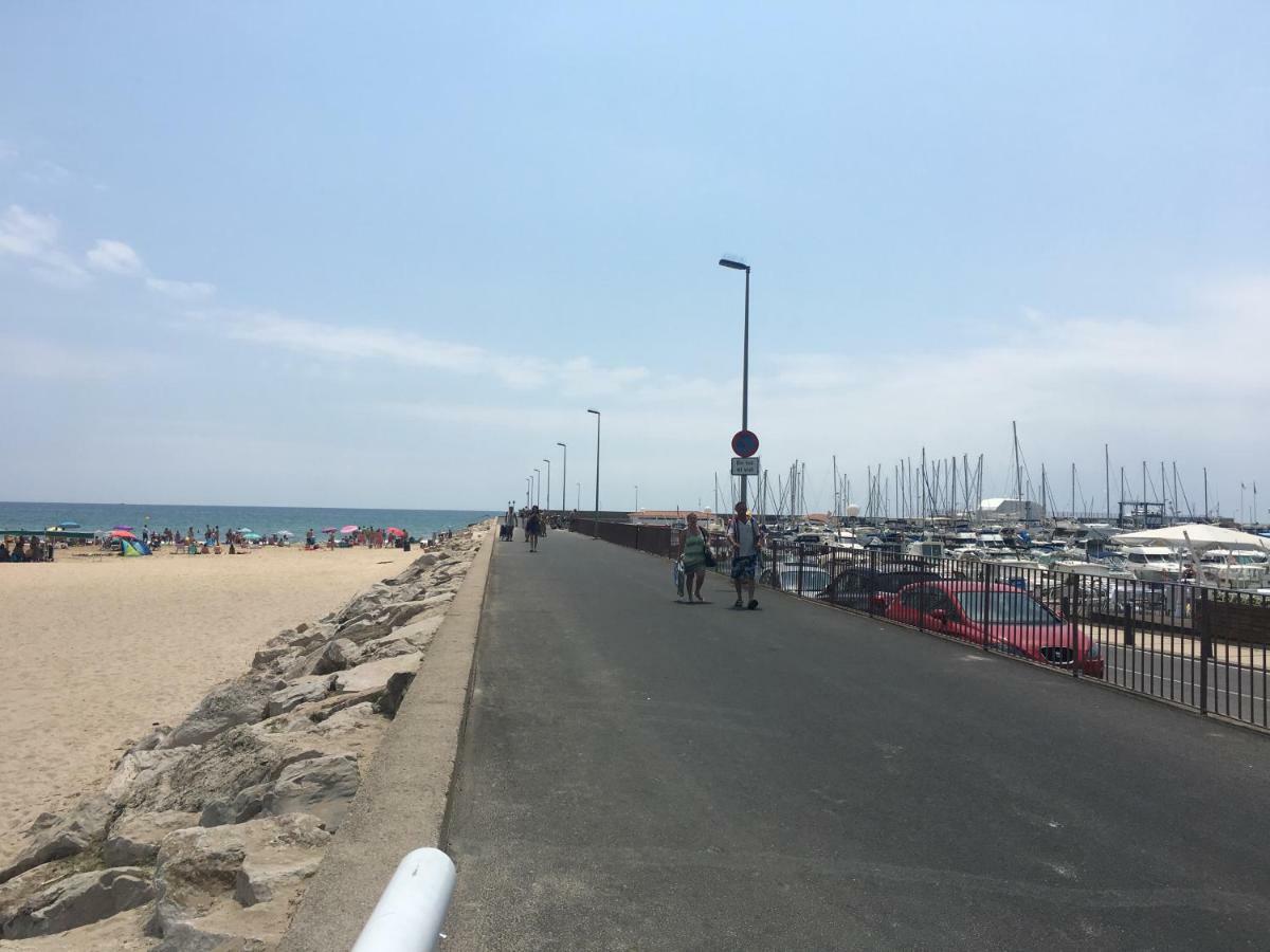 Club Nautic Apartment Кембрилс Екстериор снимка